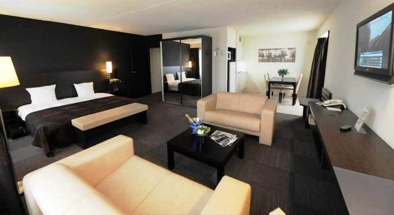 STUDIO EXECUTIVE Room