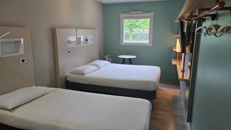 DOUBLE WITH DOUBLE BED Room