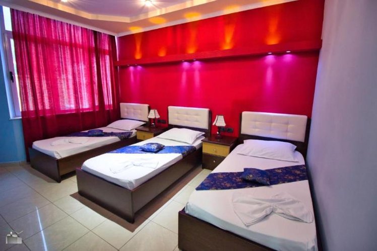 TRIPLE STANDARD Room