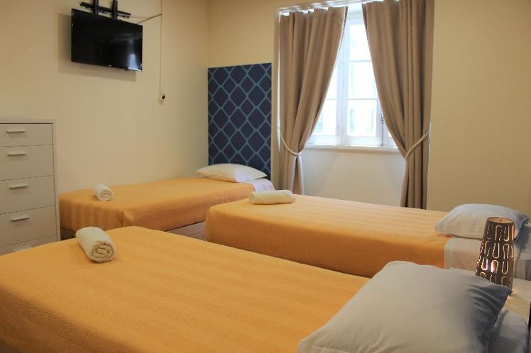 Room CAPACITY 6 WITH SHARED BATHROOM Room