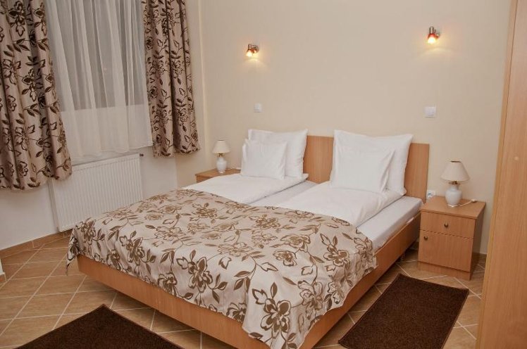 TRIPLE STANDARD Room
