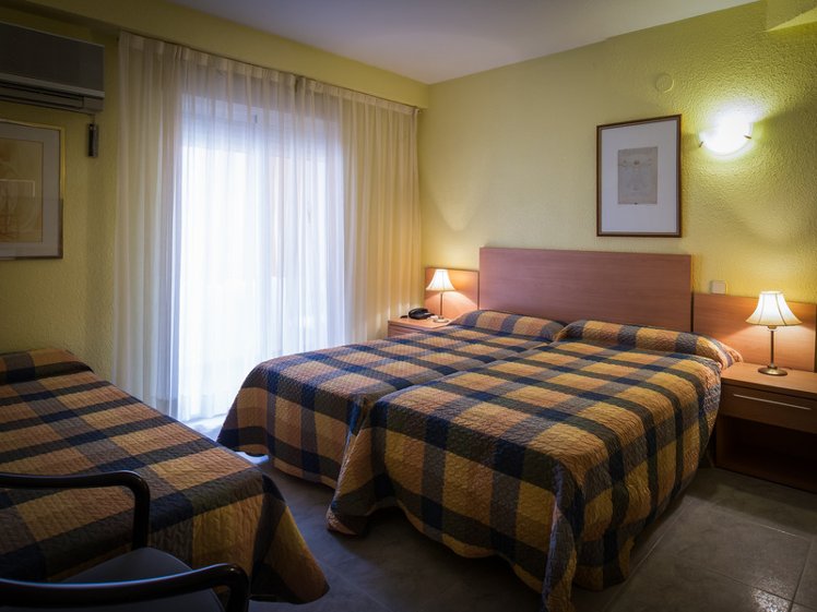 TRIPLE STANDARD Room