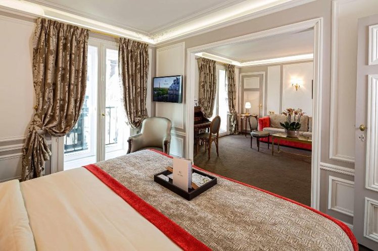SUITE KING SIZE BED Room