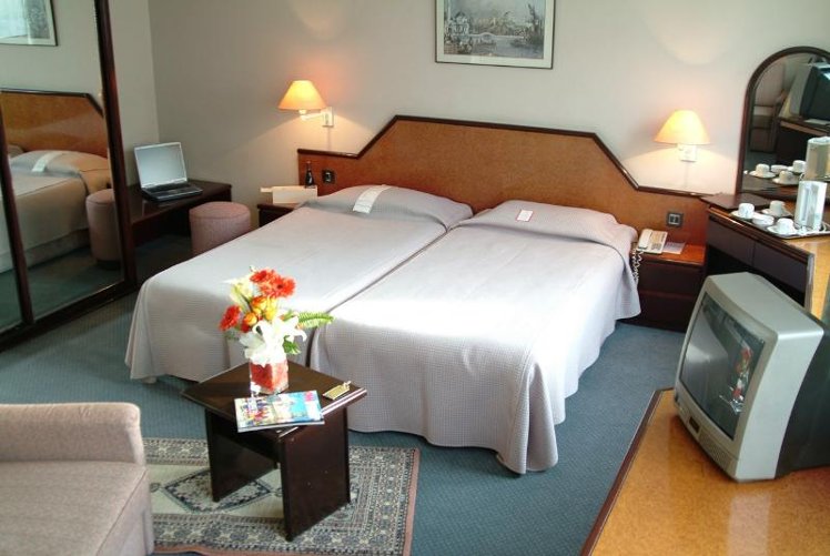 DOUBLE STANDARD Room