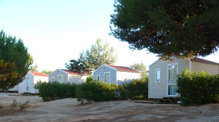 MOBILE HOME WITH SHARED BATHROOM Room