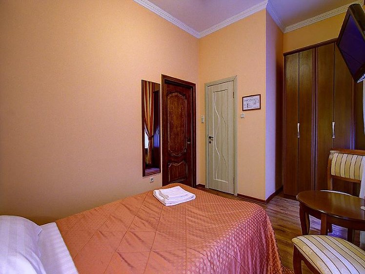 SINGLE STANDARD Room