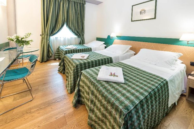 TRIPLE STANDARD Room