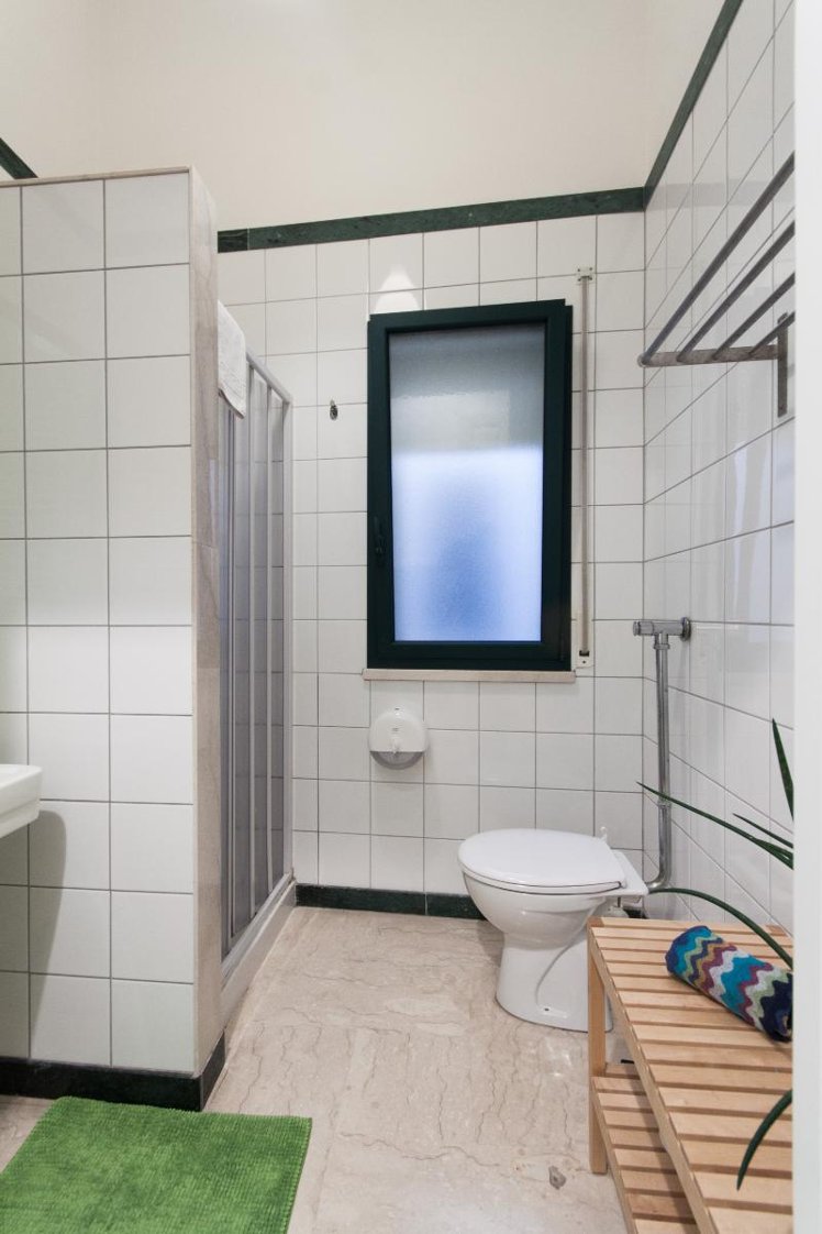 DOUBLE WITH SHARED BATHROOM Room