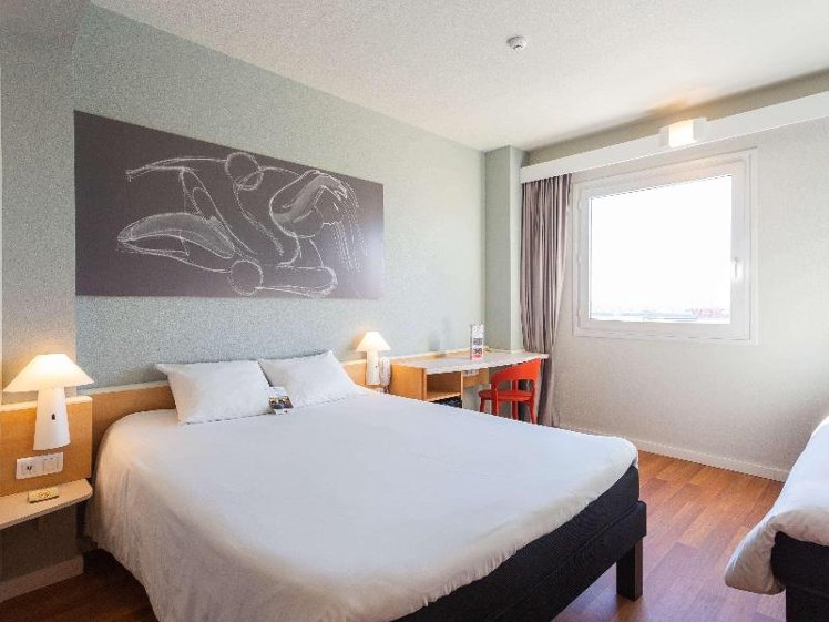 DOUBLE WITH DOUBLE BED Room