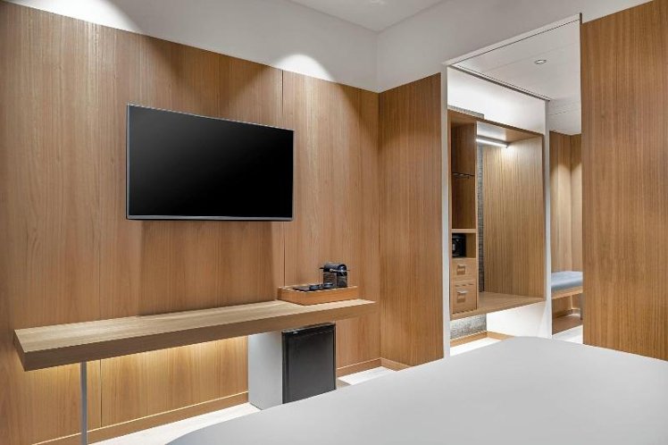 DOUBLE SUPERIOR KING BED Room