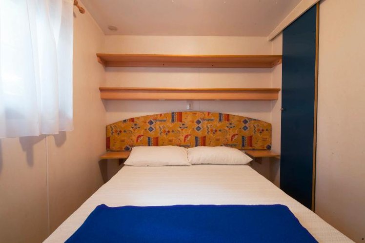 MOBILE HOME TWO BEDS Room