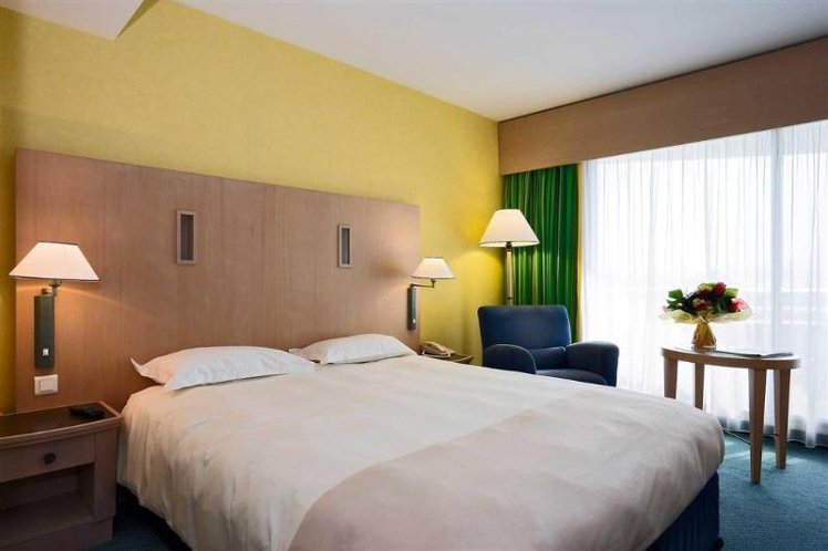 DOUBLE POOL VIEW Room