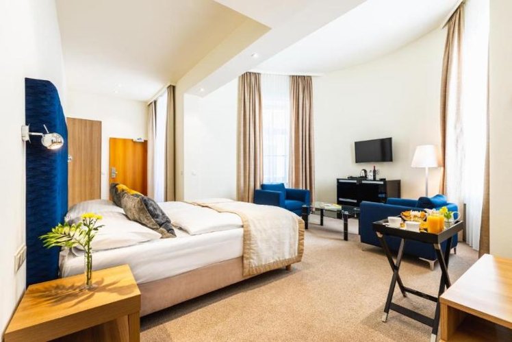 JUNIOR SUITE STANDARD Room