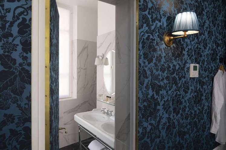 TWIN DELUXE Room