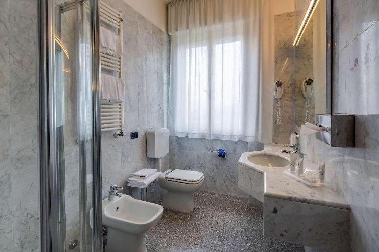 DOUBLE WITH DOUBLE BED Room