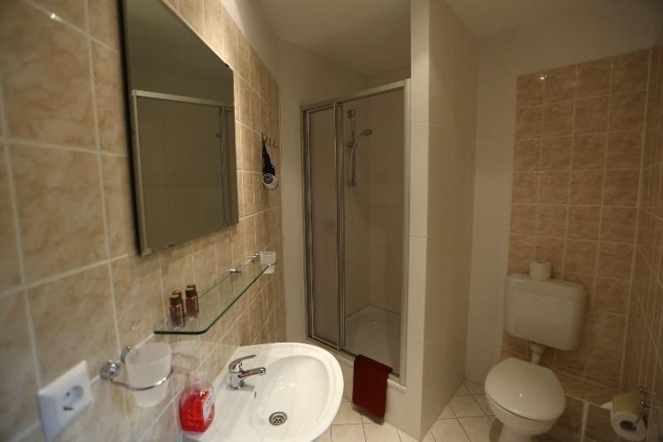 TRIPLE TWO BEDS Room