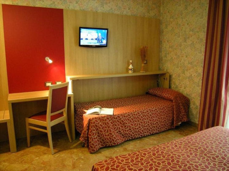 TRIPLE STANDARD Room