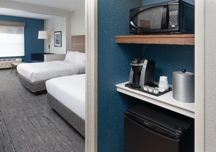 Room TWO QUEEN BEDS Room