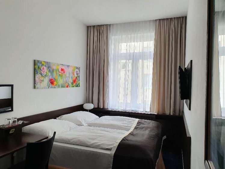 DOUBLE STANDARD Room