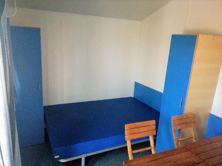 MOBILE HOME WITH SHARED BATHROOM Room