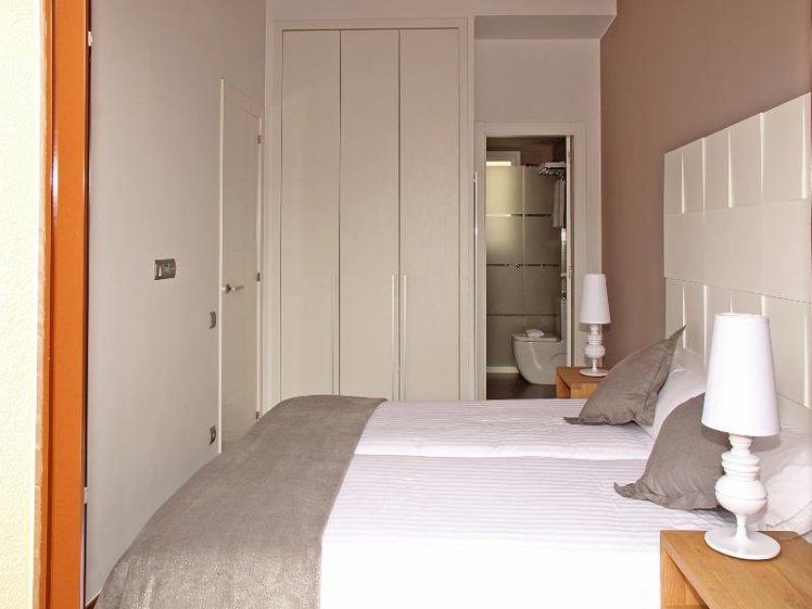 APARTMENT CAPACITY 7 THREE BEDROOMS Room
