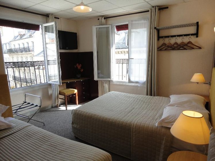 TRIPLE STANDARD Room