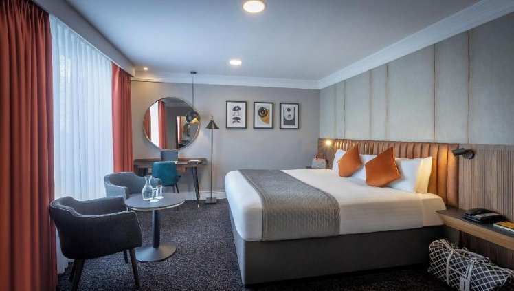 Double or Twin DELUXE KING BED Room