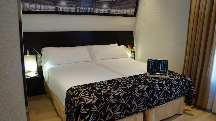 DOUBLE SINGLE USE STANDARD Room