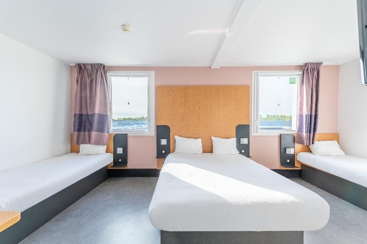 QUADRUPLE STANDARD Room