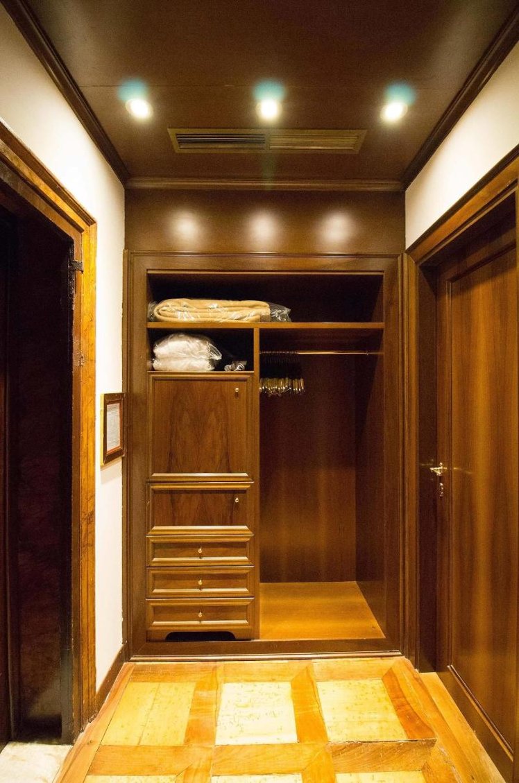 JUNIOR SUITE QUEEN SIZE BED Room