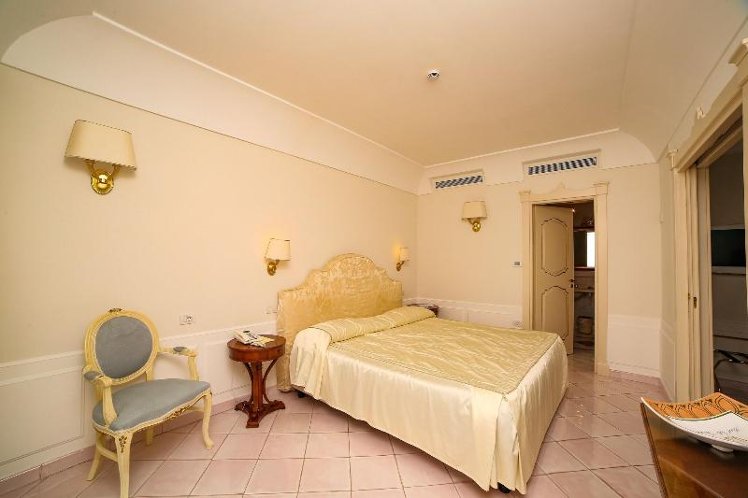 SUITE QUEEN SIZE BED Room