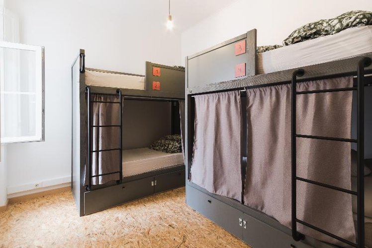 Bed in dormitory WITH SHARED BATHROOM Room