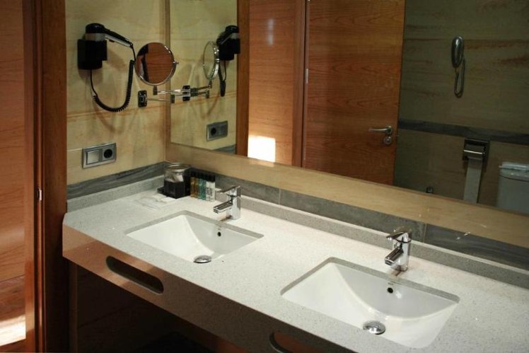 DOUBLE SINGLE USE STANDARD Room