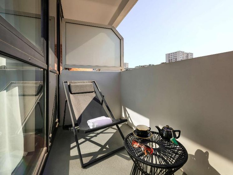 DOUBLE SUPERIOR QUEEN BED Room