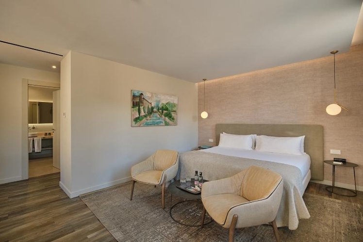 JUNIOR SUITE STANDARD Room