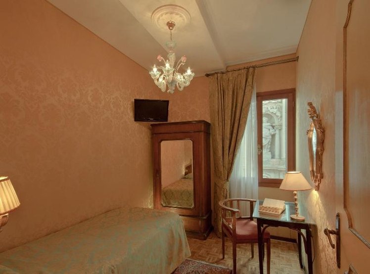SINGLE STANDARD Room