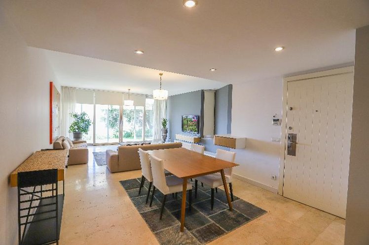 APARTMENT FOUR BEDROOMS ONE BATHROOM Room