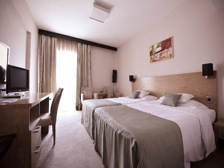 DOUBLE CLASSIC KING BED Room