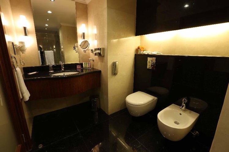 SUITE KING SIZE BED Room