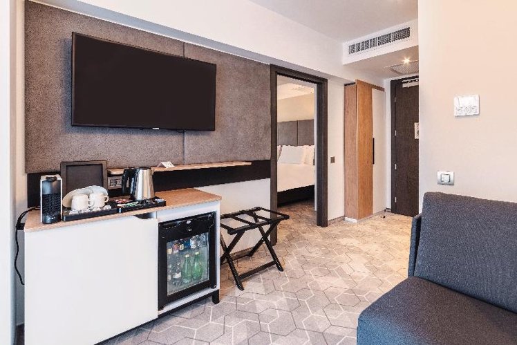 SUITE CITY VIEW KING BED Room