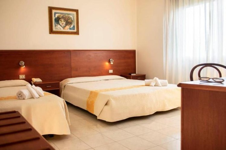 TRIPLE STANDARD Room
