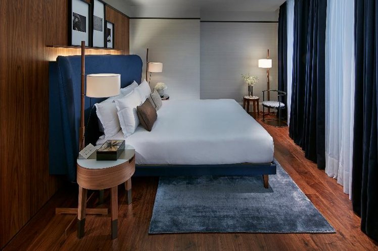 SUITE PREMIER KING BED Room