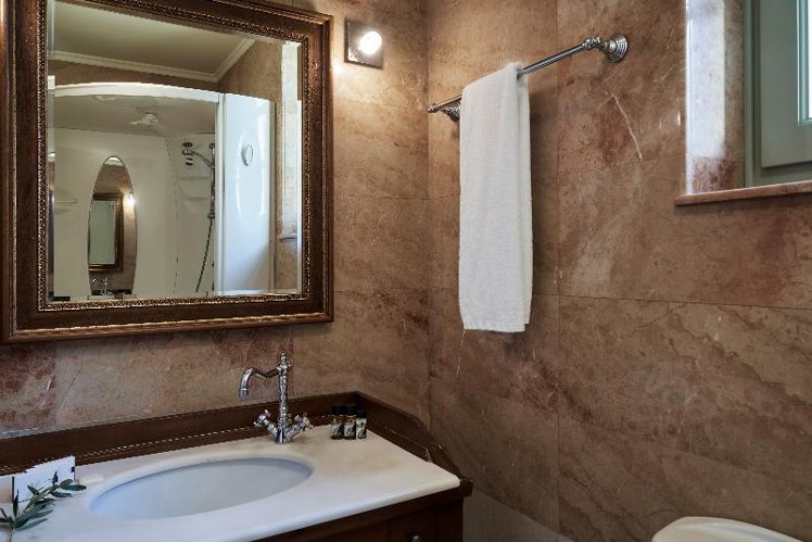 Double or Twin DELUXE Room