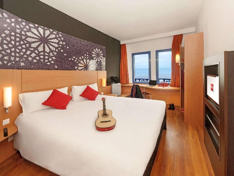 DOUBLE WITH DOUBLE BED Room