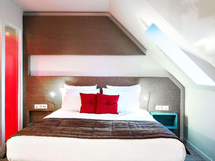 JUNIOR SUITE QUEEN SIZE BED Room