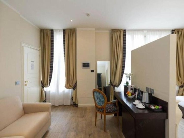 TRIPLE SUPERIOR Room