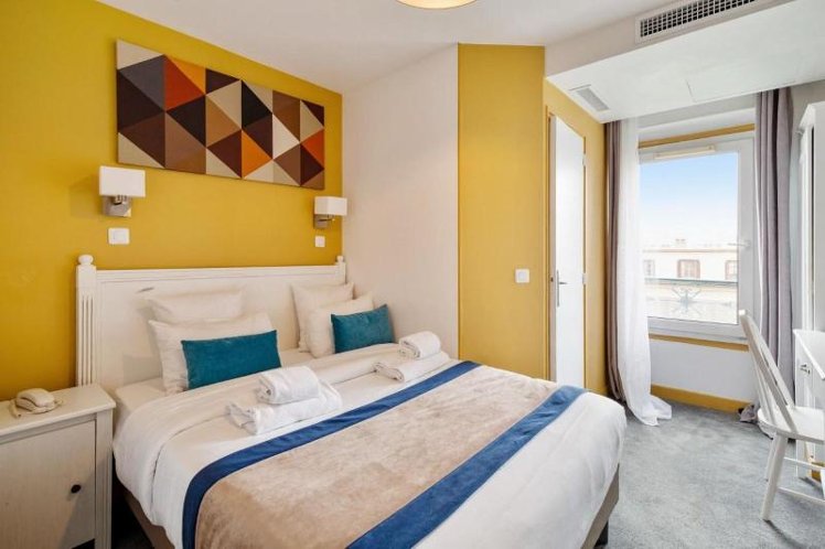 DOUBLE SINGLE USE WITH DOUBLE BED Room