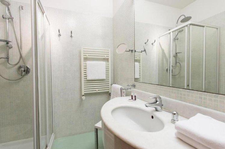 SINGLE STANDARD Room