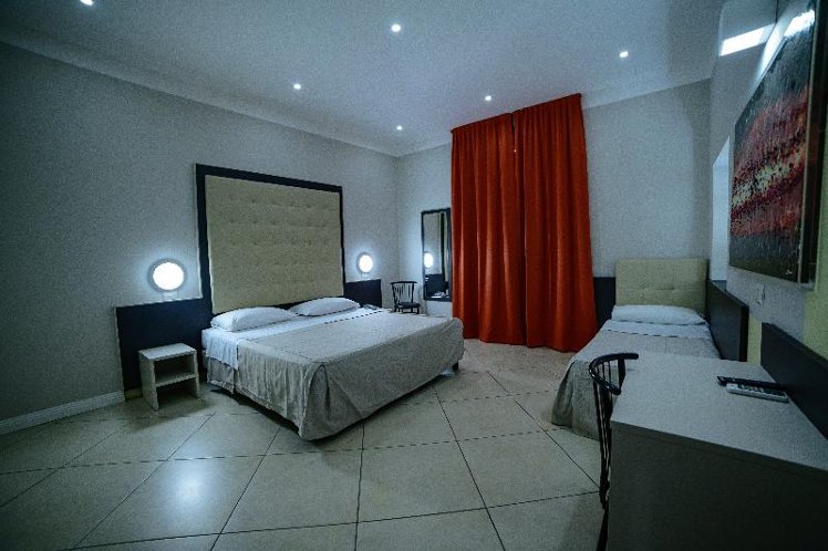 TRIPLE BASIC Room