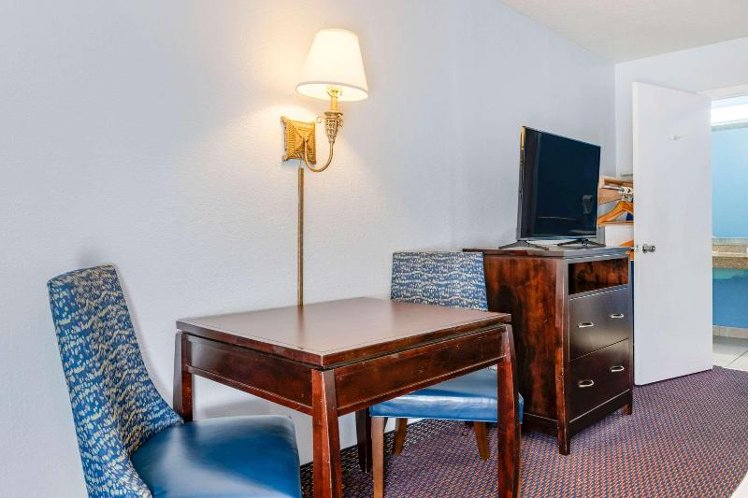 DOUBLE TWO QUEEN BEDS Room